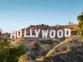 Słynny napis HOLLYWOOD na wzgórzu. To symbol marzeń, sławy i tego, co to znaczy Hollywood – miejsca, gdzie rodzą się historie.