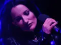 Justyna Steczkowska śpiewa z pasją, jej wiek nie ma znaczenia, gdy oddaje się muzyce.