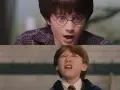 Harry Potter i Ron Weasley, dwaj młodzi bohaterowie, przeżywają chwile zaskoczenia.
