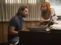 Bradley Cooper śpiewał w filmie "Narodziny gwiazdy", grając na pianinie z Lady Gagą.