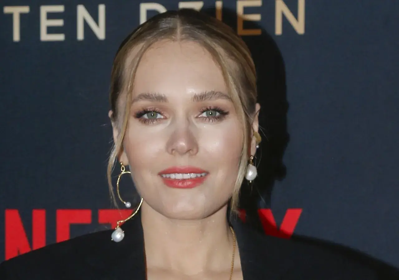 Magdalena Lamparska na premierze filmu, zjawiskowa aktorka znana z wielu polskich produkcji.