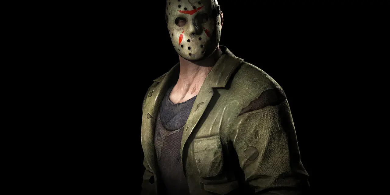 Jason Voorhees w swojej charakterystycznej masce hokejowej i zniszczonej kurtce, gotowy do akcji.