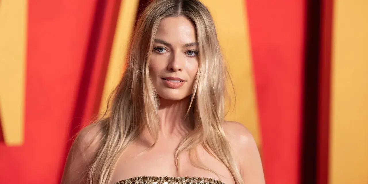 Margot Robbie w olśniewającej kreacji, marząca o swoich przyszłych dzieciach.