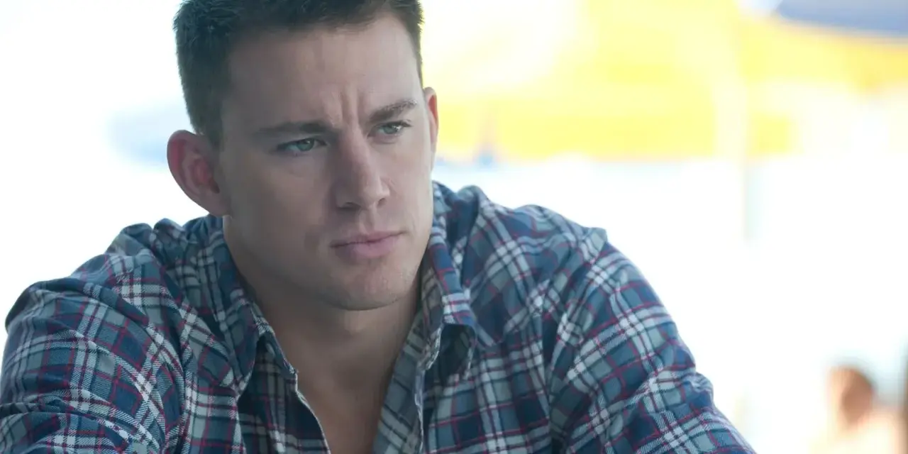 Channing Tatum w flanelowej koszuli, jak z jednego z jego filmów.