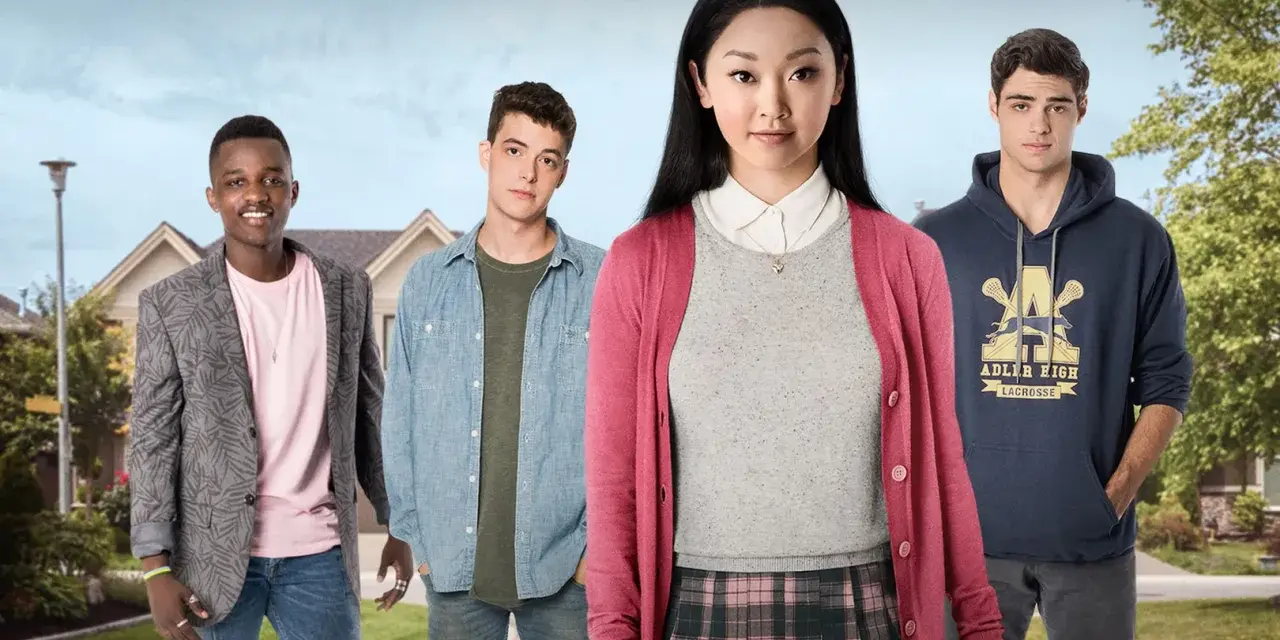 Lara Jean i jej czwórka adoratorów, w tym Peter Kavinsky, w tle przedmieść. Historia dla wszystkich chłopców których kochałam.