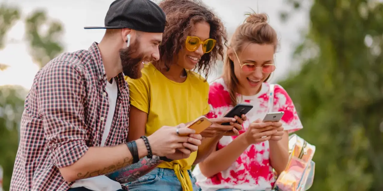 Mobilne serwisy online w Polsce: jak smartfony zmieniły rozrywkę