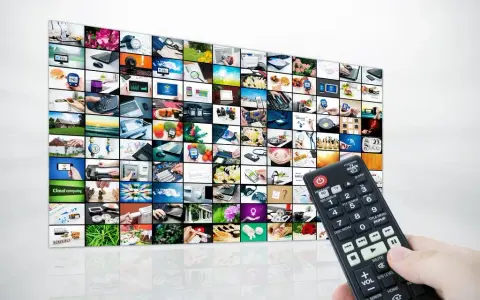Jak oglądać filmy za darmo w internecie bez ryzyka i opłat