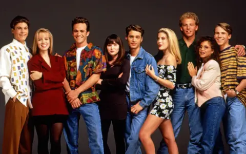 Ekipa z serialu "Beverly Hills, 90210" – zobacz, kto mieszka w Beverly Hills i jakie mody noszą!