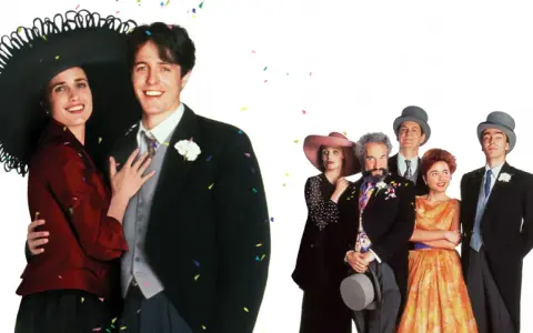 Para cztery wesela i pogrzeb: Hugh Grant i Andie MacDowell w otoczeniu przyjaciół, w tle konfetti.