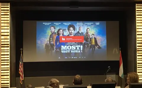 Plakat filmu "Most! Vagy Soha" z aktorami, hasłem "teraz albo nigdy" i logo Instytutu Liszta.
