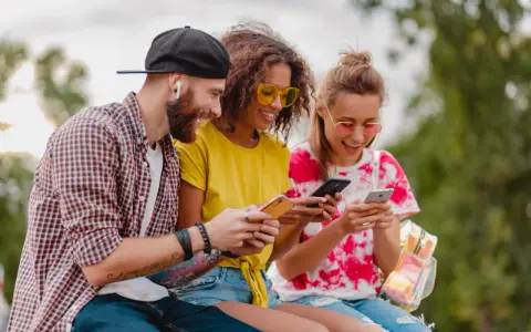 Mobilne serwisy online w Polsce: jak smartfony zmieniły rozrywkę