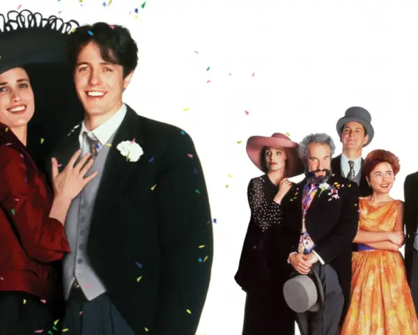 Para cztery wesela i pogrzeb: Hugh Grant i Andie MacDowell w otoczeniu przyjaciół, w tle konfetti.