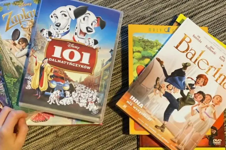Kolekcja fajne filmy dla dzieci: "101 Dalmatyńczyków", "Zaplątani" i "Balerina".