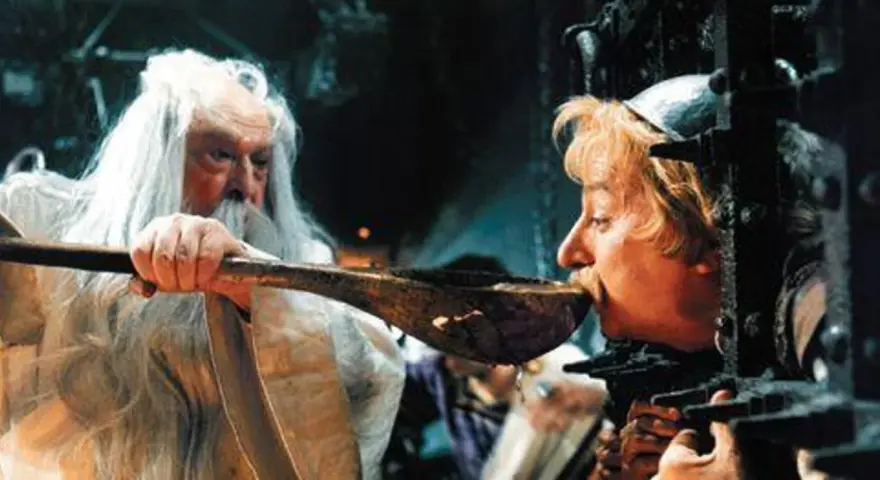 W drucie "Asterix i Obelix kontra Cezar" druid podaje magiczny napój Obelixowi, który jest uwięziony.