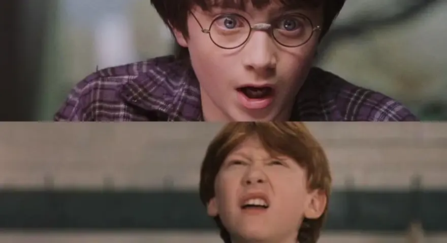 Harry Potter i Ron Weasley, dwaj młodzi bohaterowie, przeżywają chwile zaskoczenia.