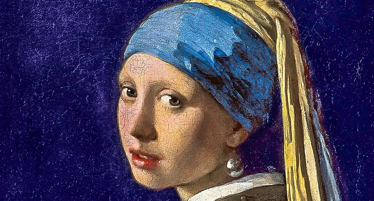 Dziewczyna z perłą, w błękitnym turbanie, spogląda przez ramię. Jej spojrzenie jest intrygujące, a jedyna perła w uchu błyszczy.