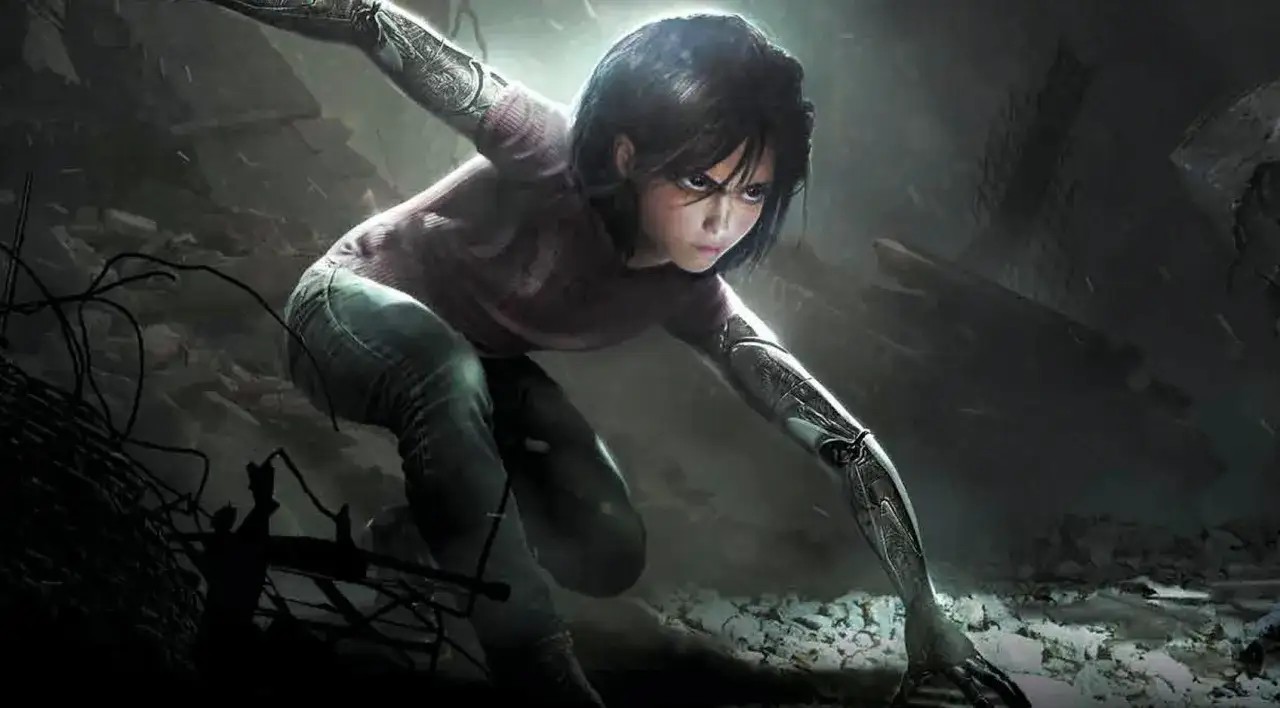 Alita Battle Angel w pozie bojowej, z mechanicznymi ramionami, gotowa do ataku w zniszczonym otoczeniu.