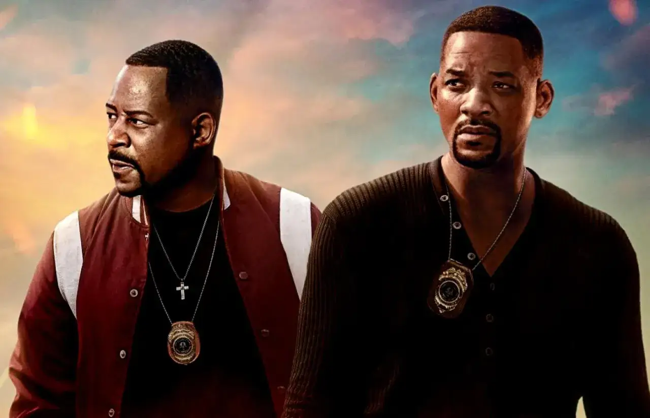 Dwóch policjantów, Will Smith i Martin Lawrence, w swoich odznakach, gotowi na akcję. Bad boys for life!