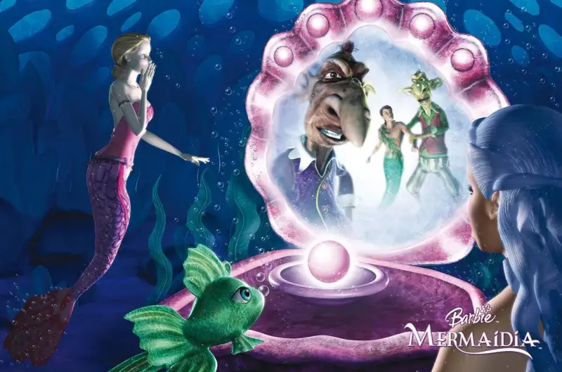 Barbie odkrywa podwodną tajemnicę w magicznym lustrze, gdzie widzi dziwne stworzenia.
